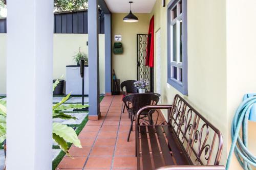 Explore 5br Gardenhouse Retreats (Free Parking)