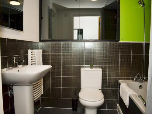 Pass The Keys Centrally Located Apartment With Large Balcony