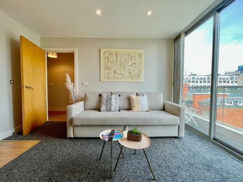 Birmingham Boho Apartment With Balcony