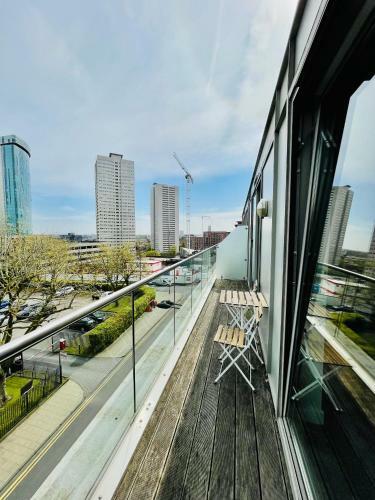 Birmingham Boho Apartment With Balcony