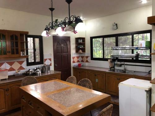 Bnr Tagaytay Guesthouse 4-bedrooms