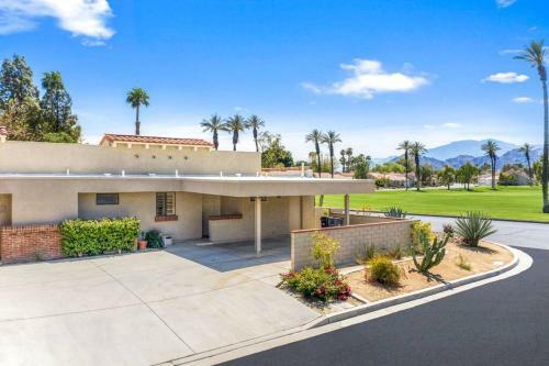 Palm Desert Resort Cc 2-bedroom Desert Condo
