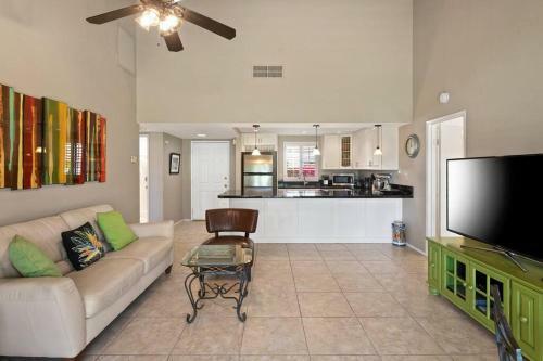 Palm Desert Resort Cc 2-bedroom Desert Condo