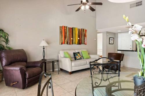 Palm Desert Resort Cc 2-bedroom Desert Condo