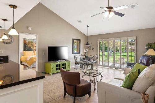 Palm Desert Resort Cc 2-bedroom Desert Condo