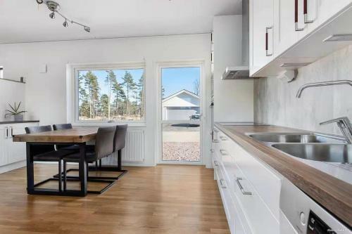 Havsn�ra Nybyggd Modern Villa Uthyres �ret Runt!