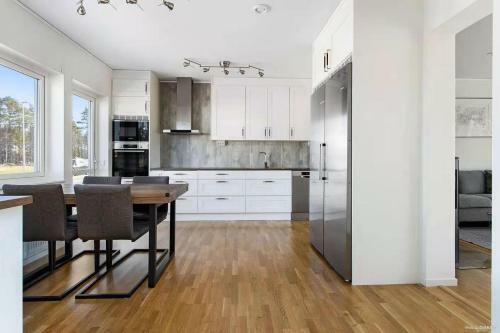 Havsn�ra Nybyggd Modern Villa Uthyres �ret Runt!