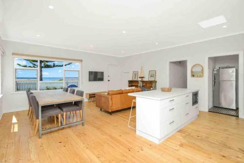 Salty's 4br Beachfront With Wifi And Pet Friendly