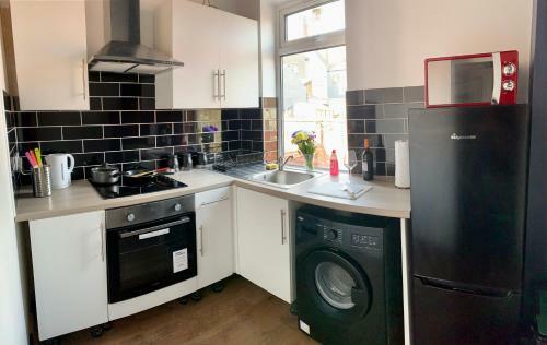 Apartment In City Centre, 4 Guests, Car Park