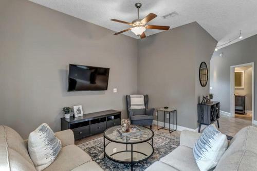 Stunning Beach Home With Rooftop Deck!!