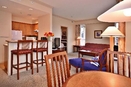 Manteo Resort Waterfront Hotel (deluxe)