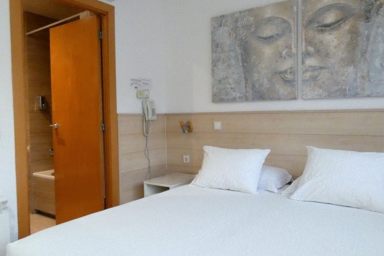 Hostal House