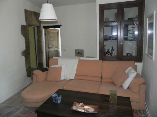 Baix Empord�. Incre�ble Casa En Pueblo Medieval