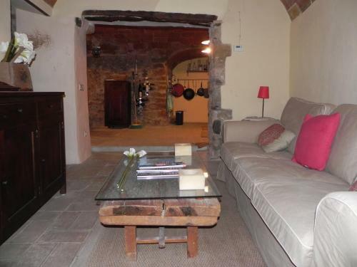 Baix Empord�. Incre�ble Casa En Pueblo Medieval