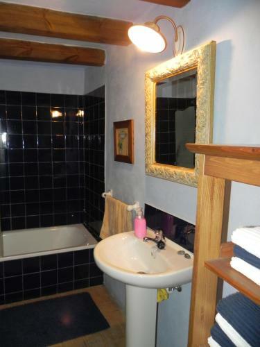 Baix Empord�. Incre�ble Casa En Pueblo Medieval