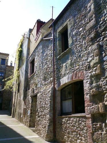 Baix Empord�. Incre�ble Casa En Pueblo Medieval