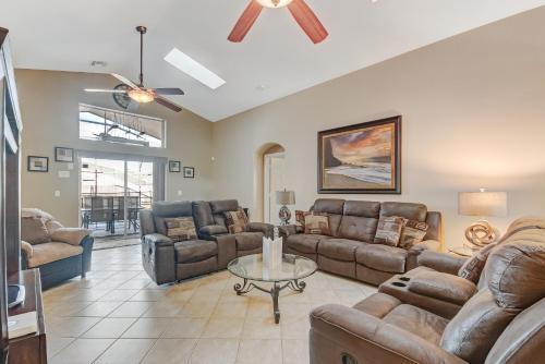 Two Master Bedrooms Pool Home Private Yard