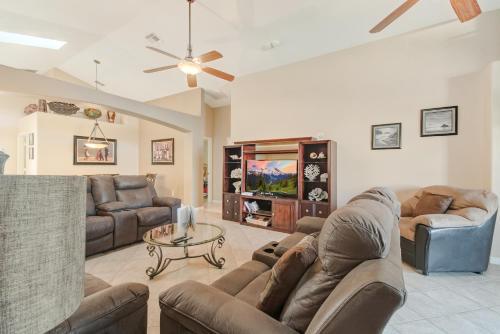 Two Master Bedrooms Pool Home Private Yard