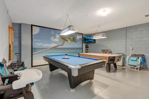 Two Master Bedrooms Pool Home Private Yard