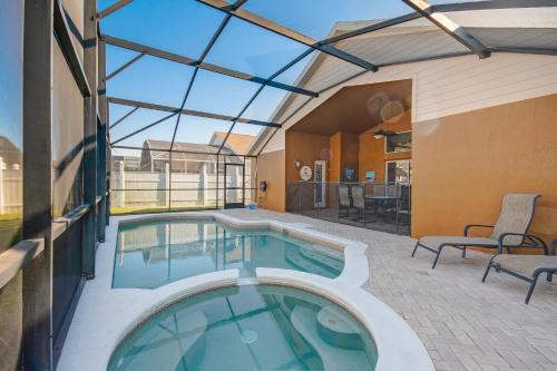 Two Master Bedrooms Pool Home Private Yard