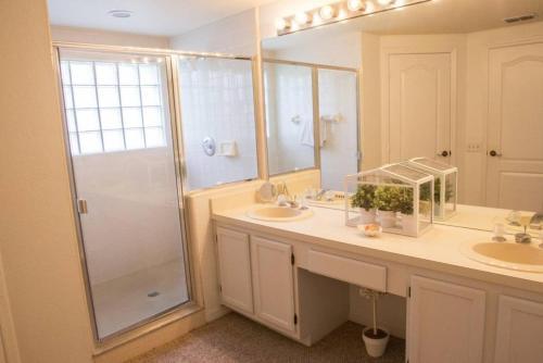 Ventura Place Country Club Home