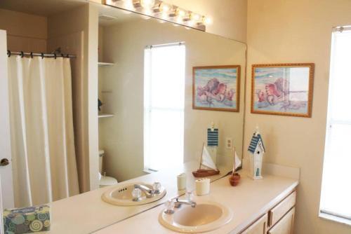Ventura Place Country Club Home