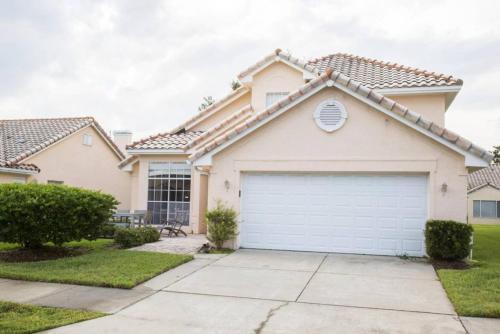 Ventura Place Country Club Home