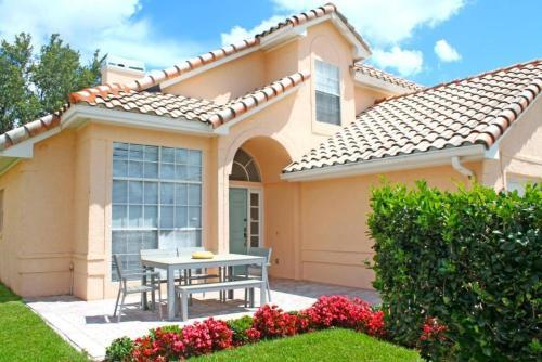 Ventura Place Country Club Home