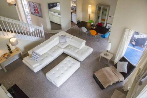 Ventura Place Country Club Home