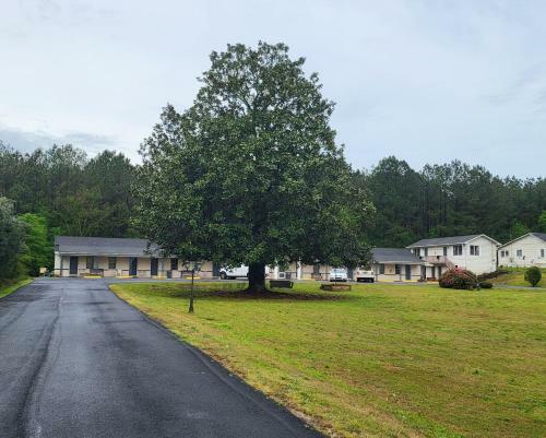 White Columns Motel