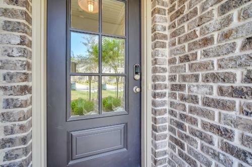 Waterside Retreat - Tons Of Amenities, Close To Everything!