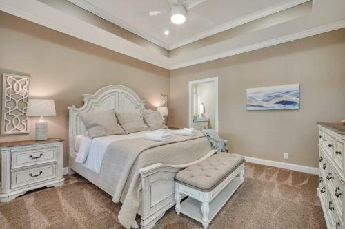 Waterside Retreat - Tons Of Amenities, Close To Everything!