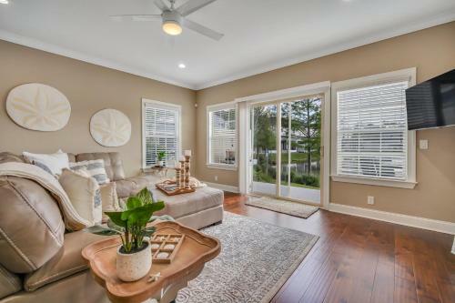 Waterside Retreat - Tons Of Amenities, Close To Everything!