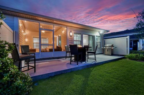 Waterside Retreat - Tons Of Amenities, Close To Everything!