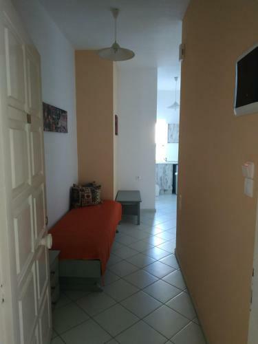 Small Apartment For 3 Pers 70meters From The Beach