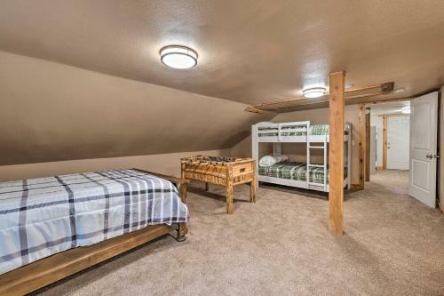 Rustic Garden Valley Cabin With Foosball Table!