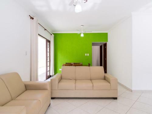 Casa Ampla E Arejada, Com Piscina E Churrasqueira