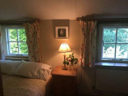 Cosy Cottage With Beams & Inglenook Fireplaces
