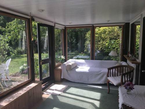 Cosy Cottage With Beams & Inglenook Fireplaces