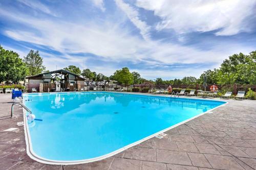 Apartamento Resort Condo With Covered Patio And Pool Access!