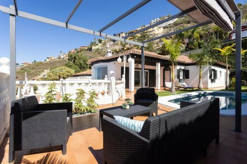 Villa Home2book Design Asian Sabina, Heated Pool & View