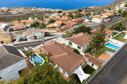 Villa Home2book Design Asian Sabina, Heated Pool & View