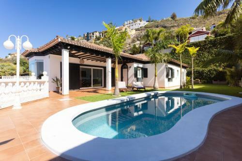 Villa Home2book Design Asian Sabina, Heated Pool & View
