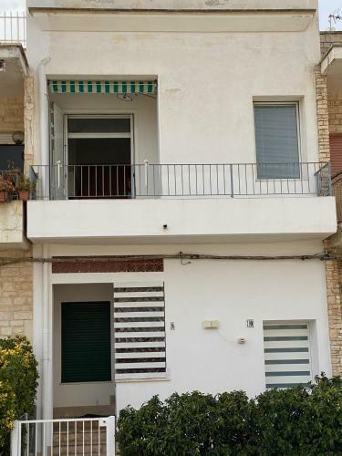 Apartamento A 100metri Dal Mare Difronte Alla Torre Saracena.
