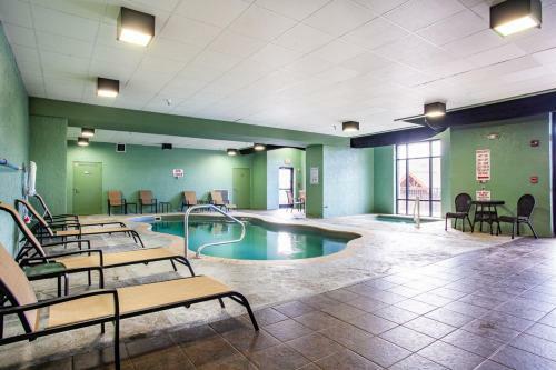 The Bear Paw Palace Mtn View And Community Pools
