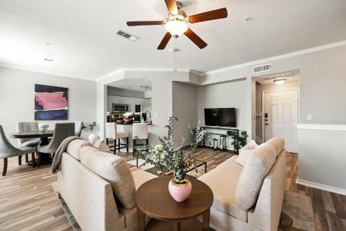 Jurny - New Uptown Dallas Apartments