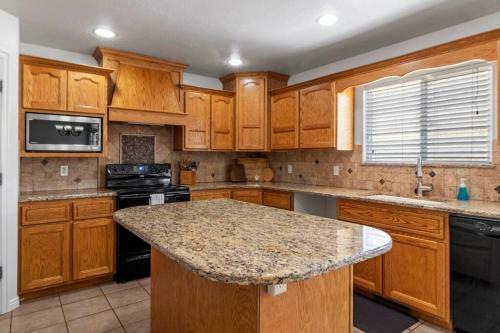 Hubbard Haven - Beautiful Home That Sleeps 30!