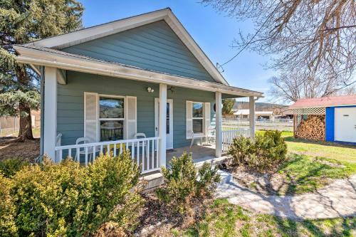 Pet-friendly Chic Home With Spacious Back Yard!