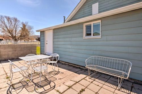 Pet-friendly Chic Home With Spacious Back Yard!