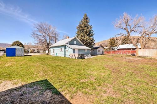 Pet-friendly Chic Home With Spacious Back Yard!